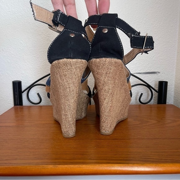 Women's Carrini Platform Shoes size 7.5 - Picture 2 of 5